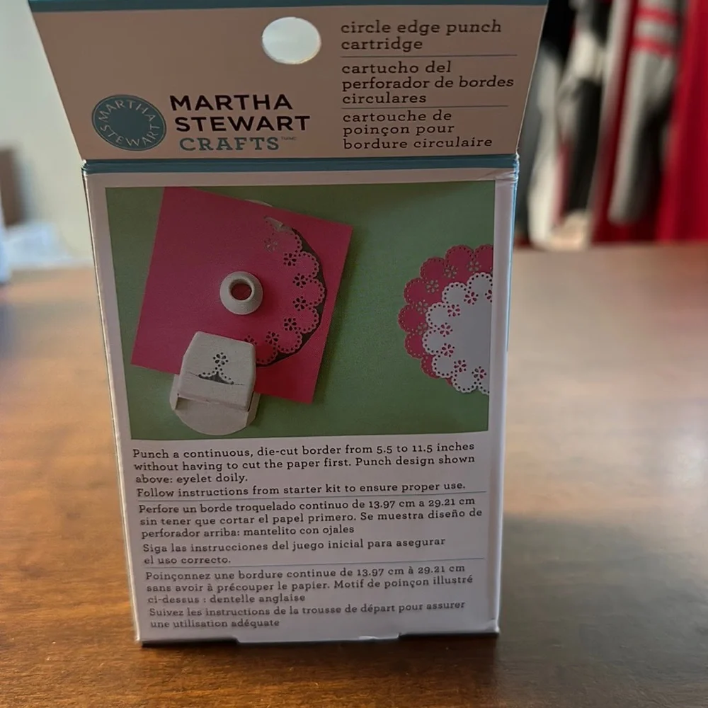 Martha Stewart Crafts Wavy Stripe Circle Edge Punch Cartridge New in Box.